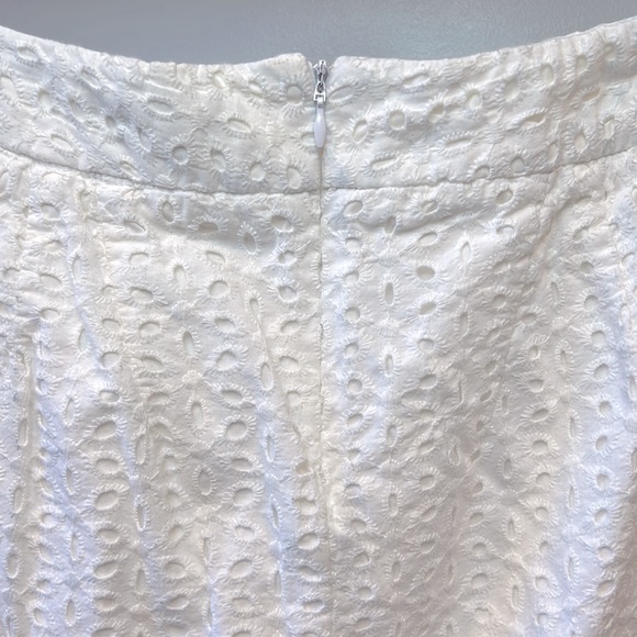 🌼Beautiful Forever 21 White Eyelet Skirt in Size 4 - Picture 3 of 4